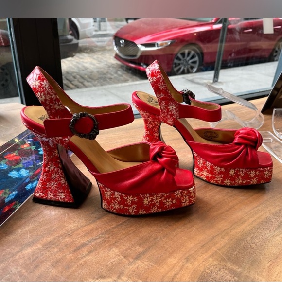 John Fluevog Mega Munster Red knotted Floral Deee Sandals - Picture 6 of 10